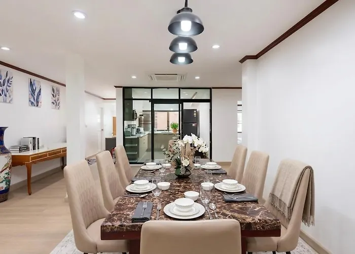 Luxury 4br 250 Sqm 5 Min To Bts Sukhumvit 26 曼谷