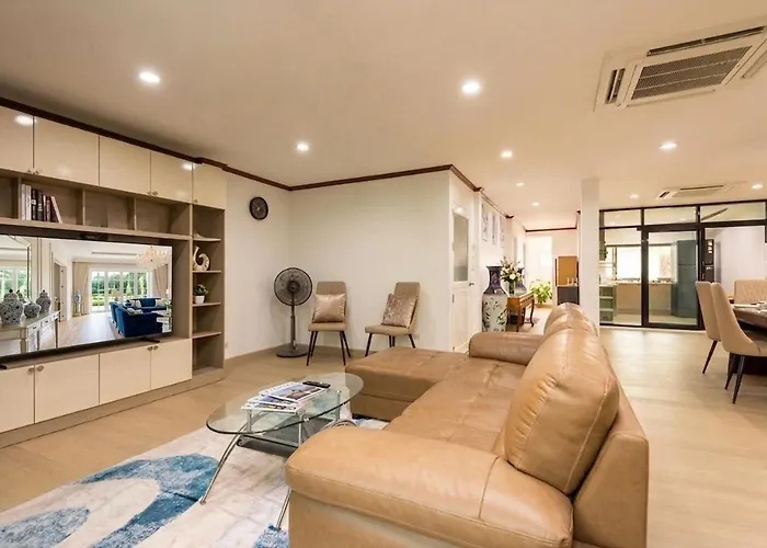 Luxury 4br 250 Sqm 5 Min To Bts Sukhumvit 26 * 曼谷