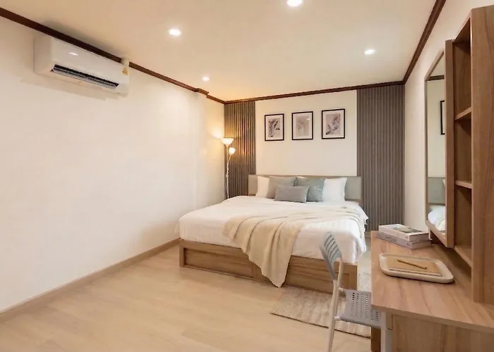 Luxury 4br 250 Sqm 5 Min To Bts Sukhumvit 26 別墅