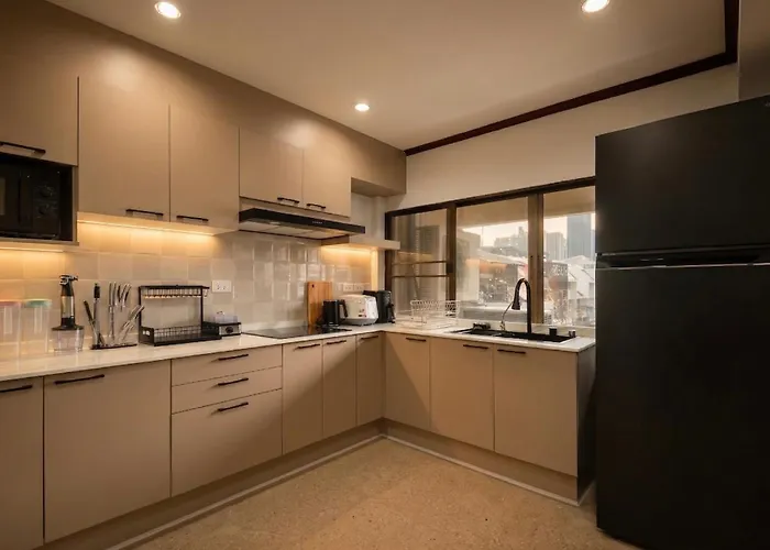 Luxury 4br 250 Sqm 5 Min To Bts Sukhumvit 26 別墅 *