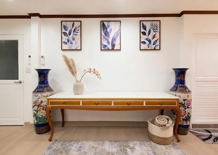 Luxury 4br 250 Sqm 5 Min To Bts Sukhumvit 26 別墅 *