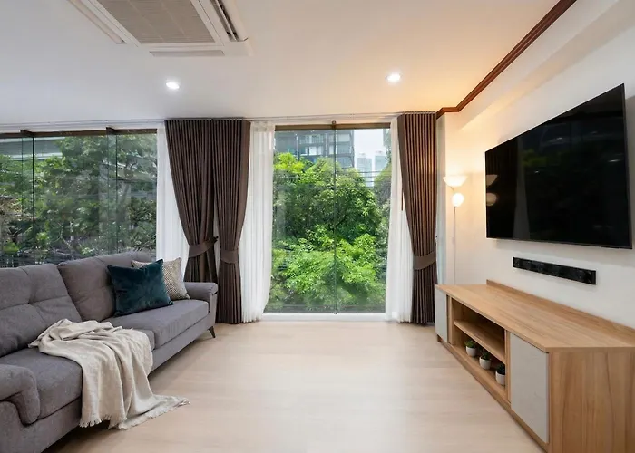Luxury 4br 250 Sqm 5 Min To Bts Sukhumvit 26 別墅