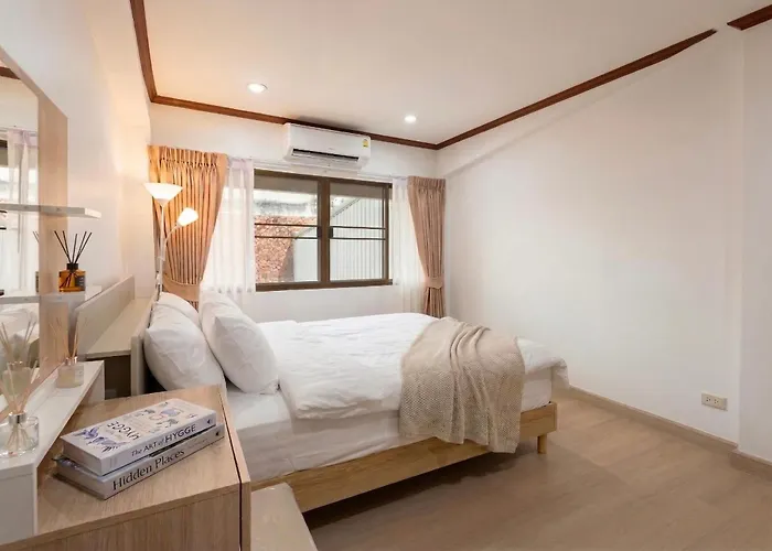 Luxury 4br 250 Sqm 5 Min To Bts Sukhumvit 26 別墅 曼谷