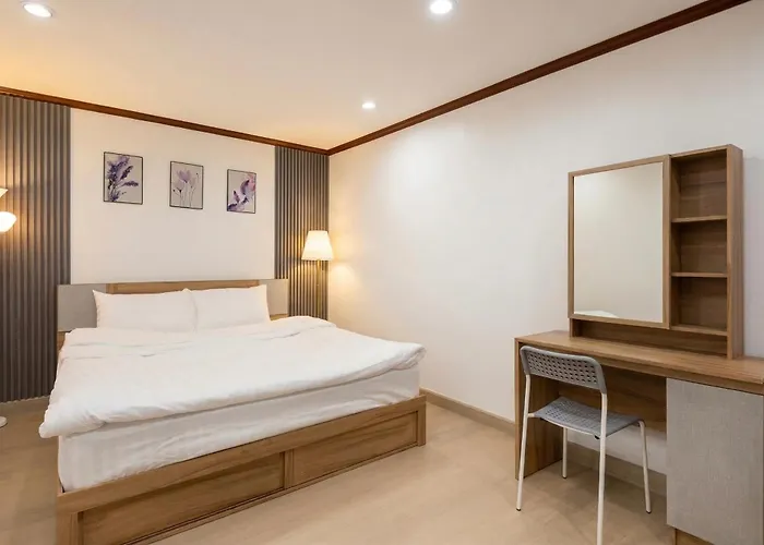 Luxury 4br 250 Sqm 5 Min To Bts Sukhumvit 26 別墅 曼谷