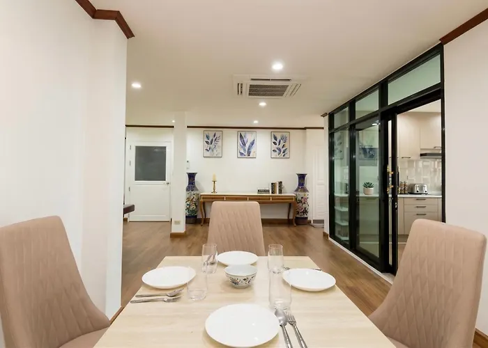 Luxury 4br 250 Sqm 5 Min To Bts Sukhumvit 26 曼谷
