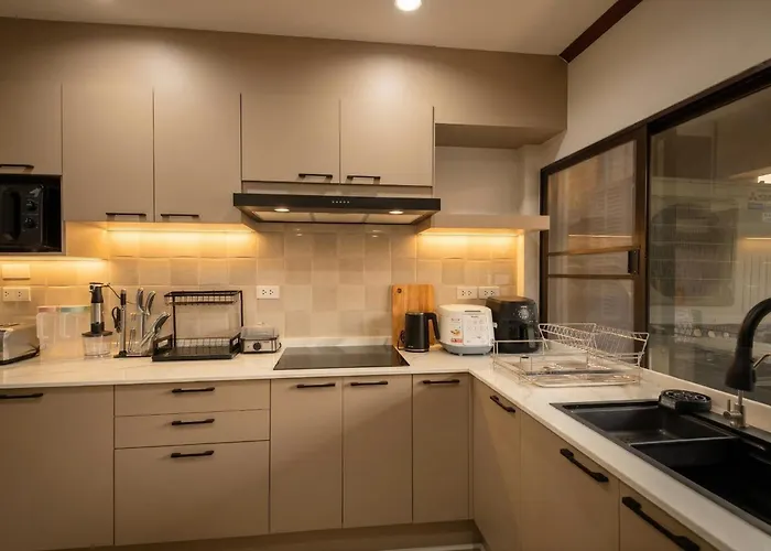 Luxury 4br 250 Sqm 5 Min To Bts Sukhumvit 26 別墅